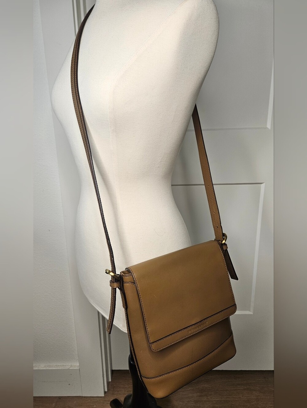 Authentic Burberry Leather Crossbody Messenger Bag Nova Check Brown Shoulder